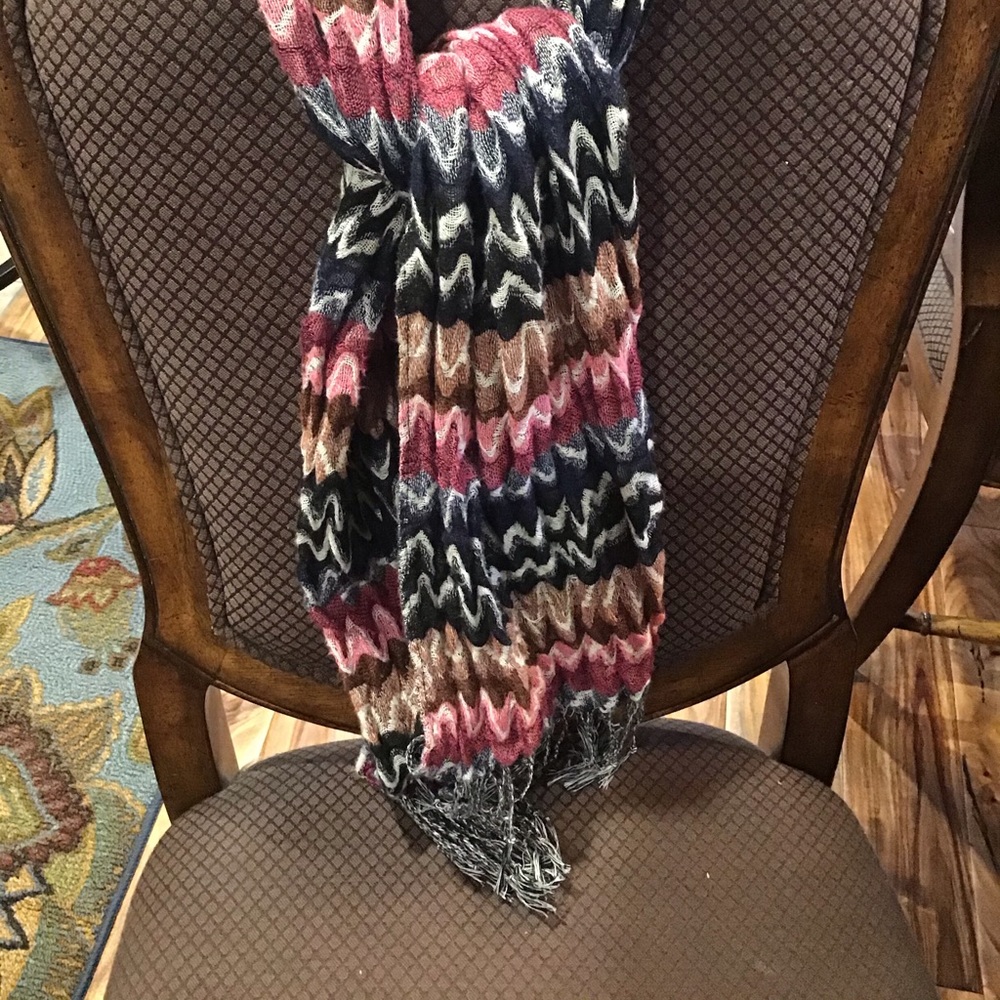 Womens NWOT Large lovely colors dressy neck wrap scarf 6’